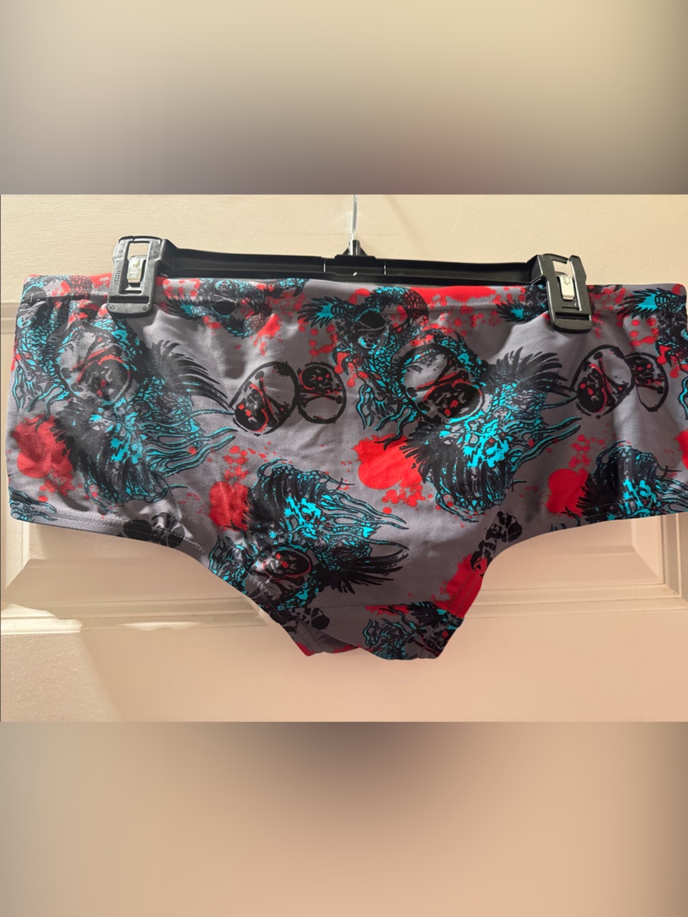 SPEEDO Gray Athletic Bikini Bottoms with Red & Teal Skull funky Print Sz L/XL - Picture 2 of 3